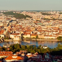 Stare Miasto, po lewej na dole Most Karola.