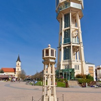 Wieża widokowa wraz z jej miniaturką.
