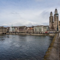 Widok na katedrę z mostu Münsterbrücke.