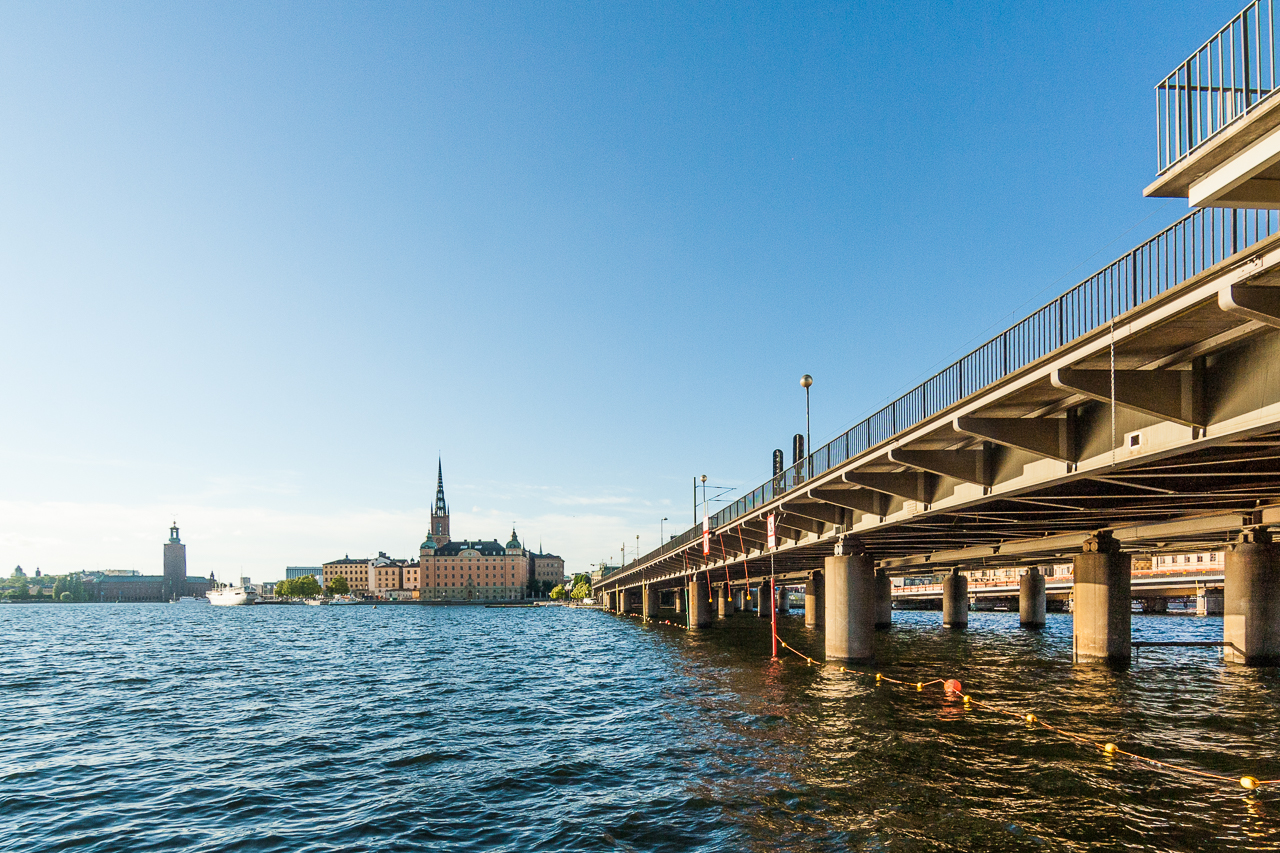 Slussen - most i węzeł transportowy łączący wyspy Gamla Stan i Södermalm.