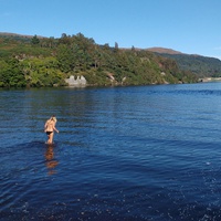 W wodach Loch Ness można spotkać nie tylko potwory...