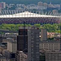 Zbliżenie na Stadion Narodowy, w tle Grochów od Kinowej po plac Szembeka.