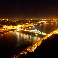 Dunaj i Most Wolności z góry Gellerta.