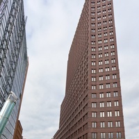 Strażnicy Placu Poczdamskiego - po prawej genialny Kollhoff Tower.