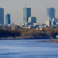 Warsaw Spire wygląda na równe wysokością z Twin Towers...