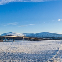 Most pomiędzy Kvaløyą i Tromsøyą.