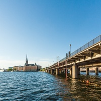 Slussen - most i węzeł transportowy łączący wyspy Gamla Stan i Södermalm.