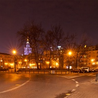 Plac Dąbrowskiego. Dawniej zwany Placem Zielonym, kryje się na tyłach budynków przy Marszałkowskiej.
