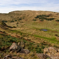 Dolinka między wulkanem a Salisbury Crags.