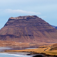 Kirkjufell z boku.