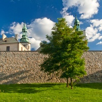 Mur pałacu biskupów.