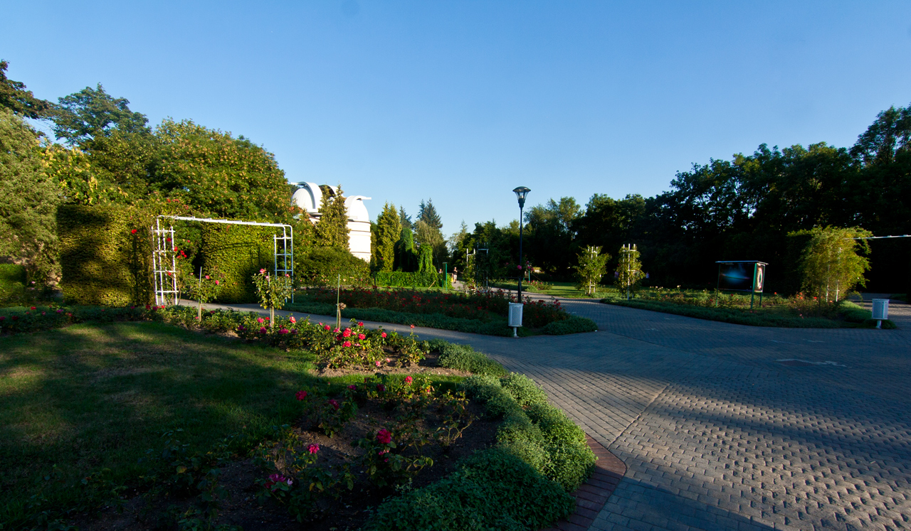 Ogród różany i obserwatorium astronomiczne na Petrinie.