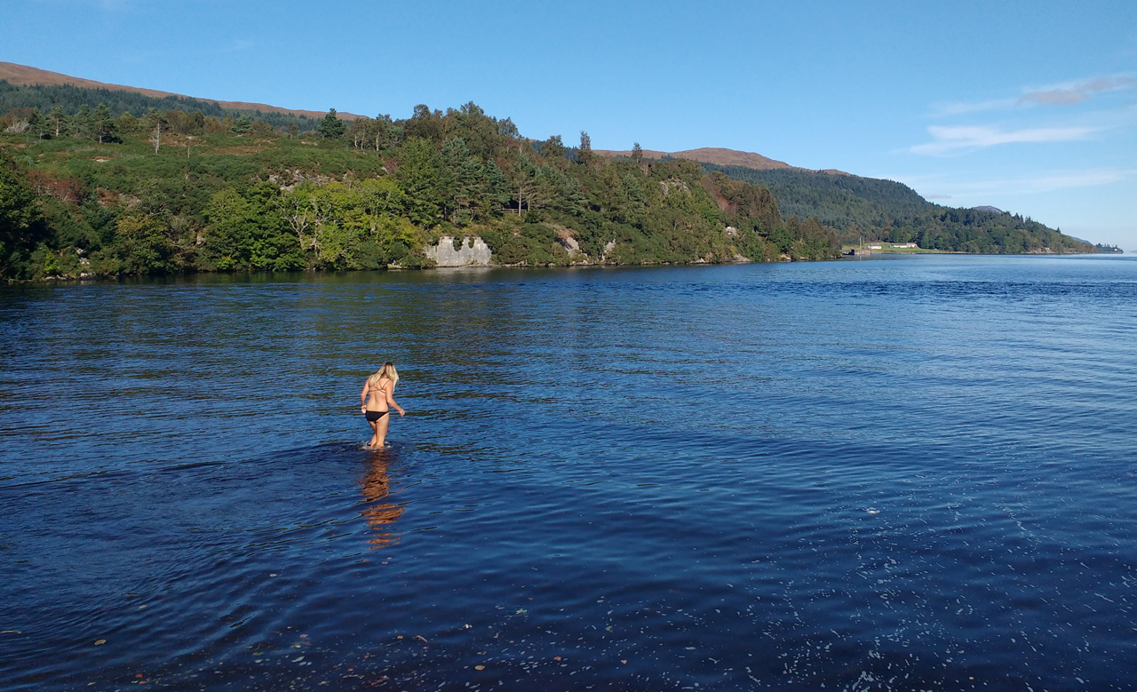 W wodach Loch Ness można spotkać nie tylko potwory...