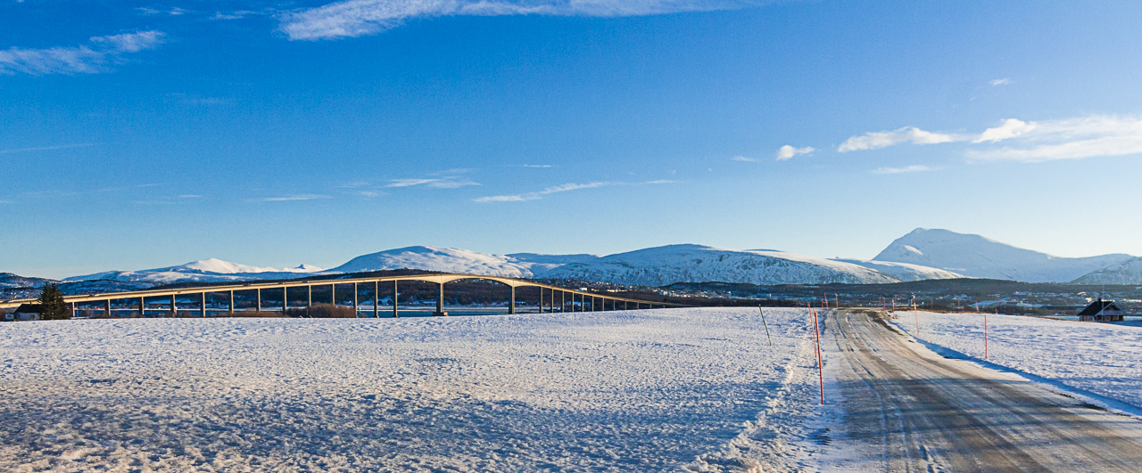 Most pomiędzy Kvaløyą i Tromsøyą.